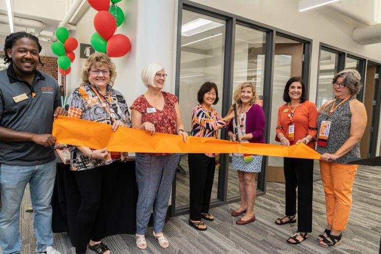 Karen Nakamura (center), Francesca DeMello (second from right) and LaNor Smith (far right) at the naming of the Alpha Chi Omega Study Room during Homecoming and Family Weekend in 2022. 